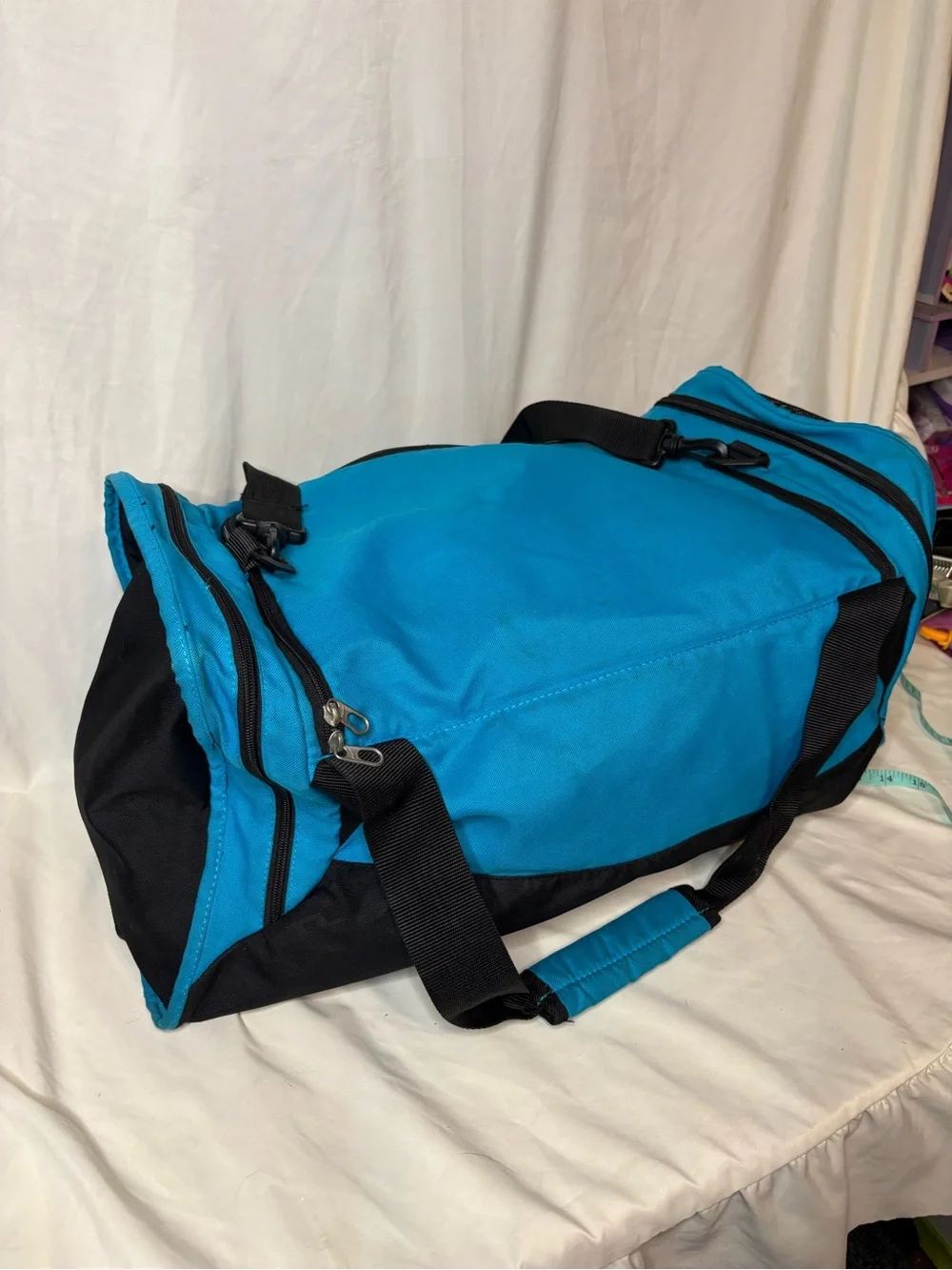 Nike Men’s Blue & Neon Yellow Duffel Bag With Side Pockets and Shoulder Strap